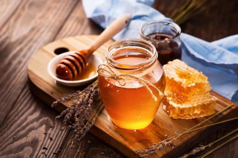 عسل چهل گیاه اردبیل با رایحه گیاهان خوش عطر